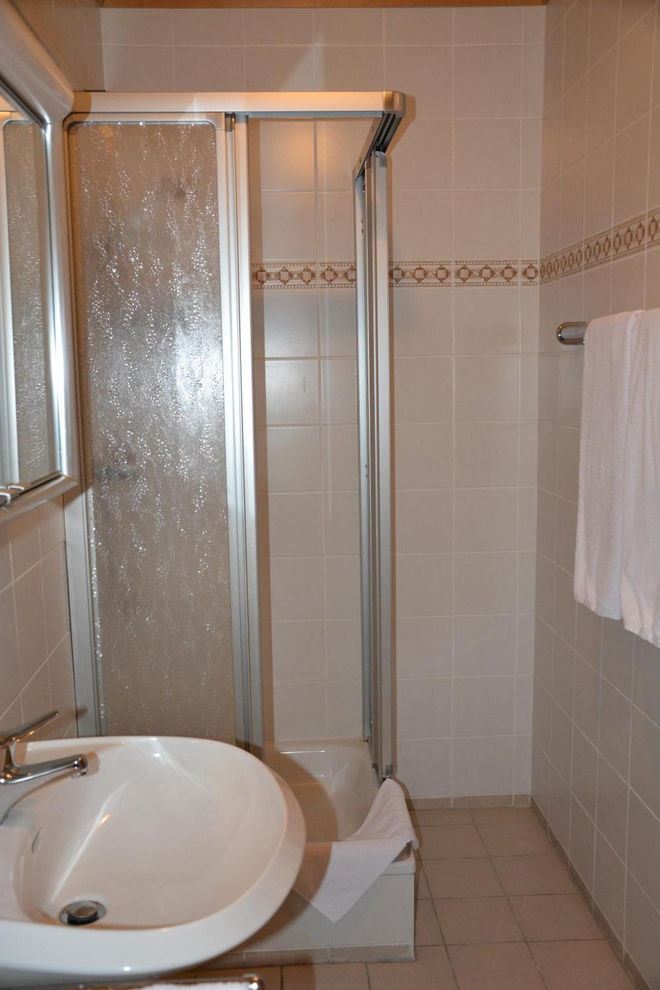 Hotel Restaurant Walliser Sonne Reckingen Номер фото